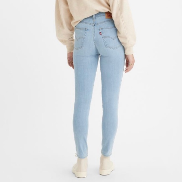 Women Levi jeans - Picture 2 of 4